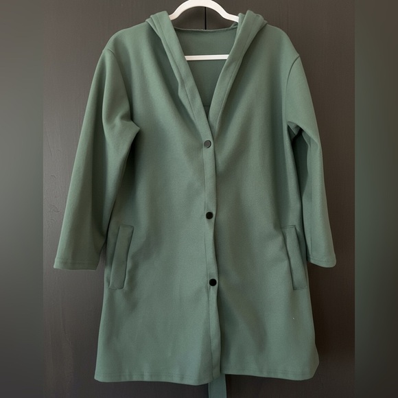 Jackets & Blazers - Women’s Hooded Coat M Sage Green Cotton Spandex Snaps Distinctive Details New